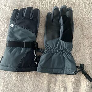 Columbia Gloves (Large) just not used.  Maybe worn once